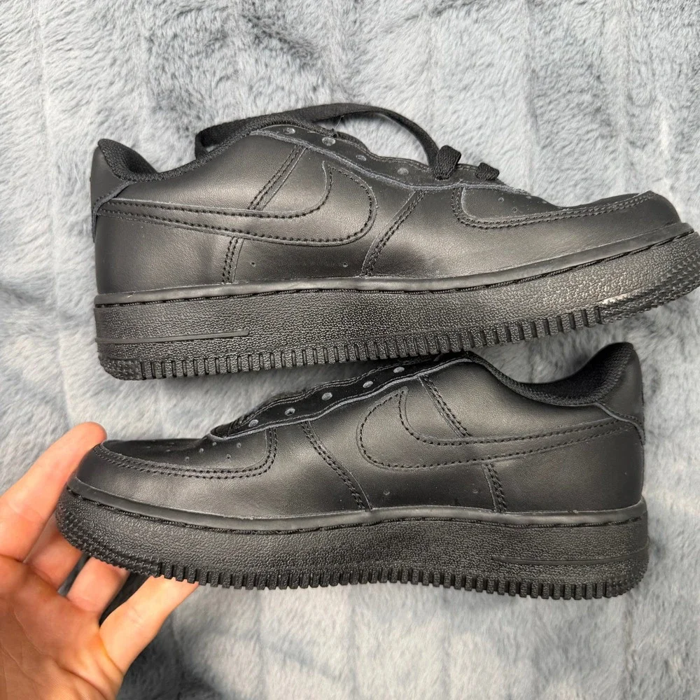 Nike Air Force 1 LE GS Triple Black Leather Sneakers DH2920-001 Kids 4.5Y
